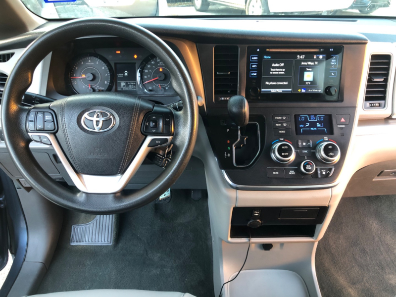 Toyota Sienna 2015 price $15,795