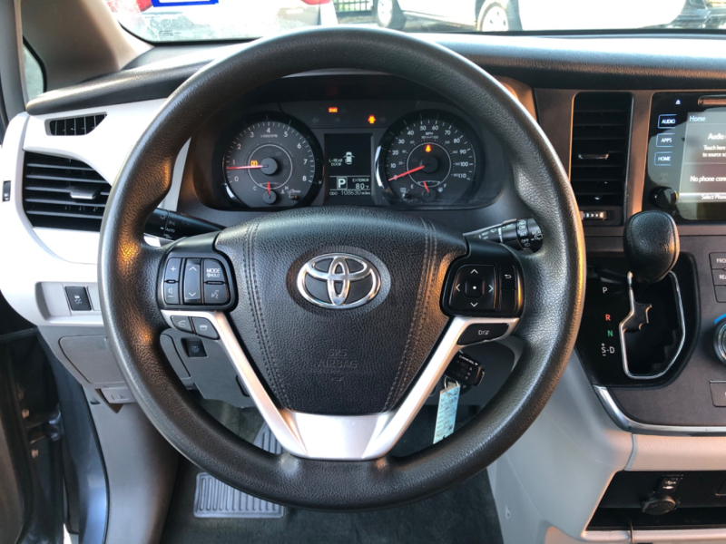 Toyota Sienna 2015 price $15,795