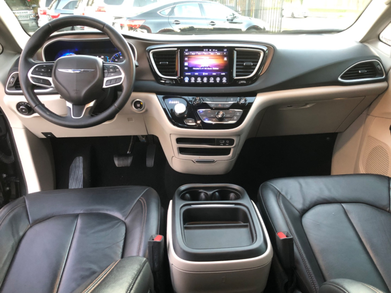 Chrysler Pacifica 2017 price $14,995