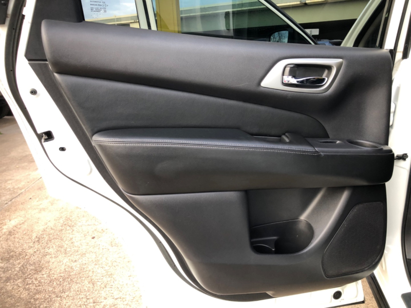 Nissan Pathfinder 2018 price $15,995