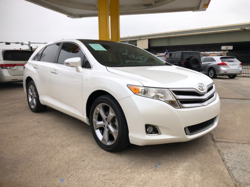 Toyota Venza 2015 price $17,695