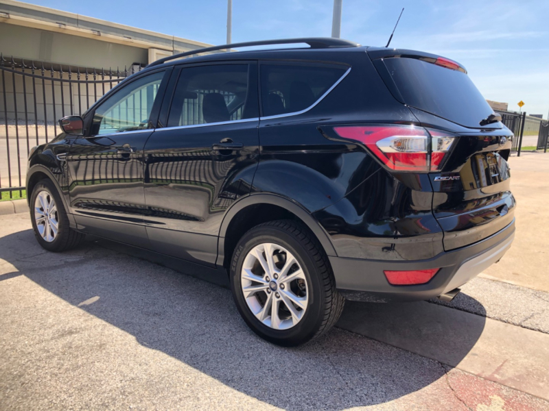 Ford Escape 2018 price $13,700
