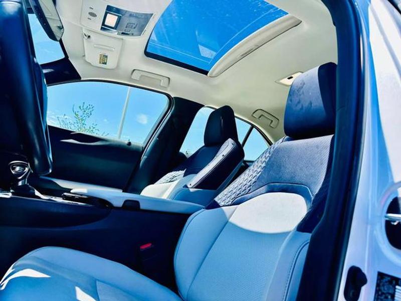 Lexus UX 2020 price $33,995