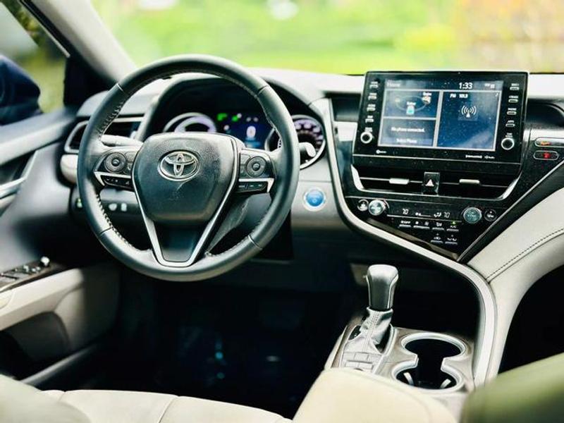 Toyota Camry Hybrid 2022 price $30,995