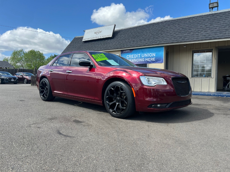 Chrysler 300 2018 price $15,988
