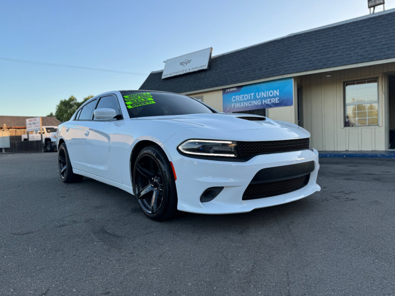 Dodge Charger 2015 price $17,999