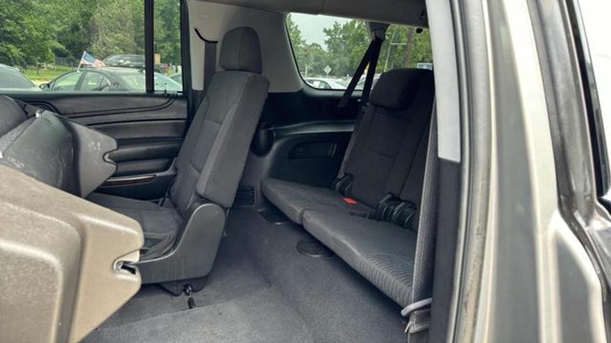 Chevrolet Suburban 2019 price $23,900