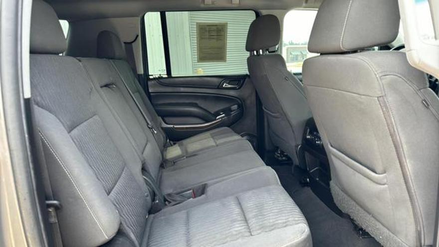 Chevrolet Suburban 2019 price $23,900