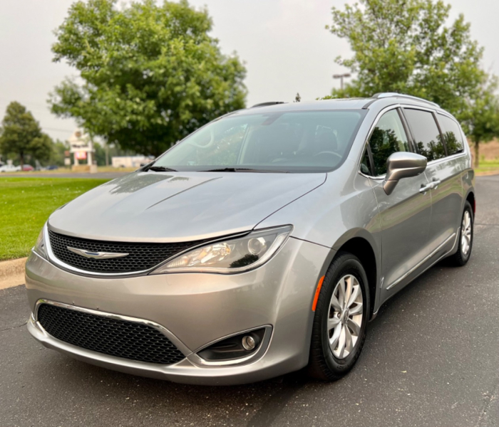 Chrysler Pacifica 2018 price $19,995