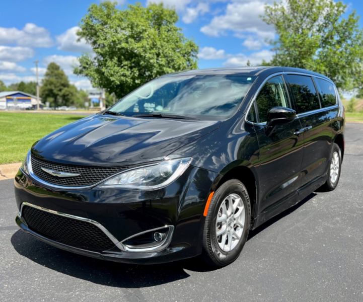 Chrysler Pacifica 2020 price $39,995