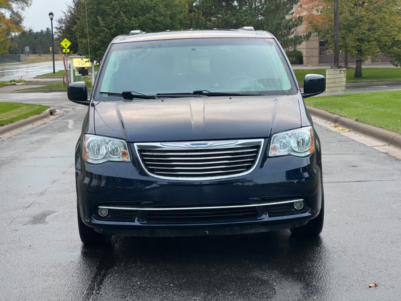 Chrysler Town & Country 2013 price $10,995