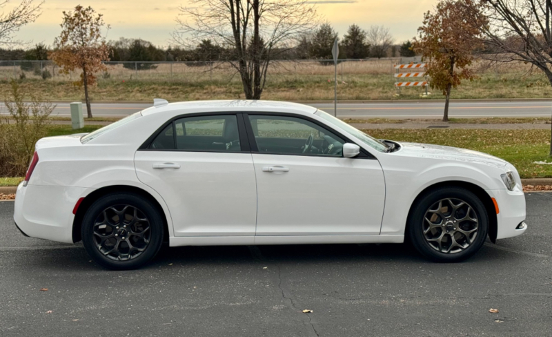 Chrysler 300 2020 price $21,995