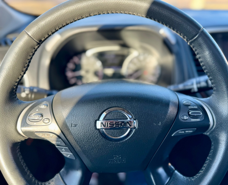 Nissan Pathfinder 2018 price $18,995