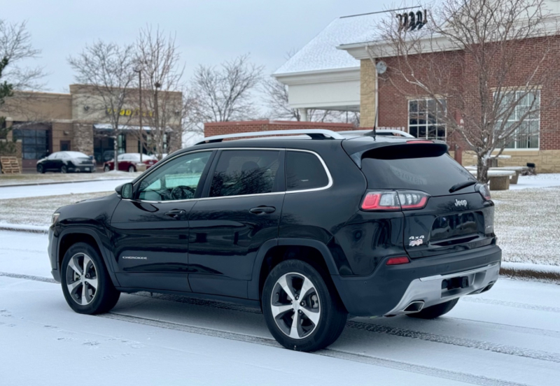 Jeep Cherokee 2019 price $18,995