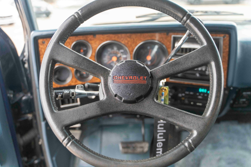 Chevrolet Suburban 1990 price $24,500