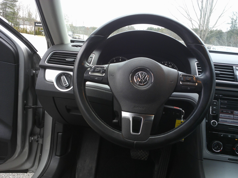 Volkswagen Passat 2013 price $4,550