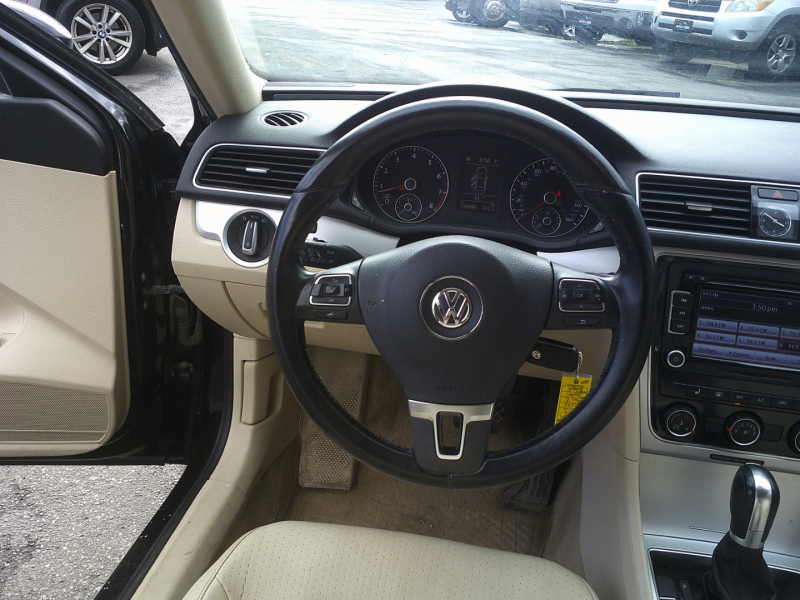 Volkswagen Passat 2013 price $6,750