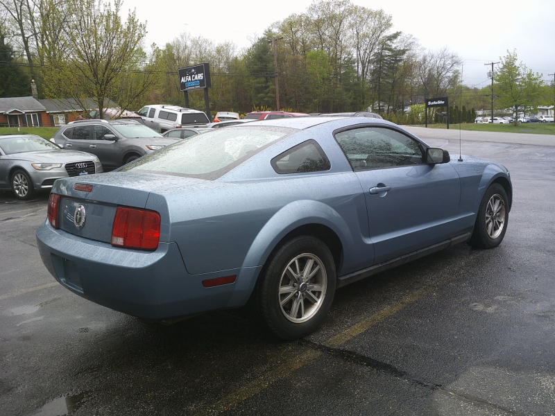Ford Mustang 2005 price $5,250