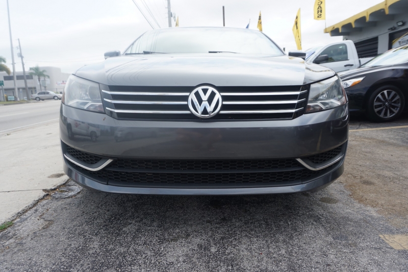 Volkswagen Passat 2013 price $4,499