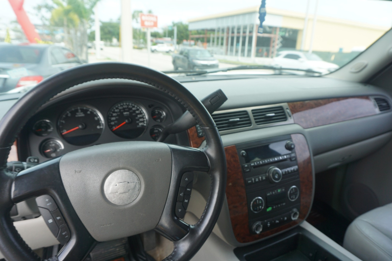 Chevrolet Suburban 2008 price $8,999