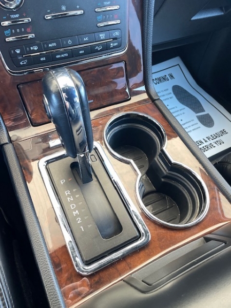 Lincoln Navigator 2015 price $19,400