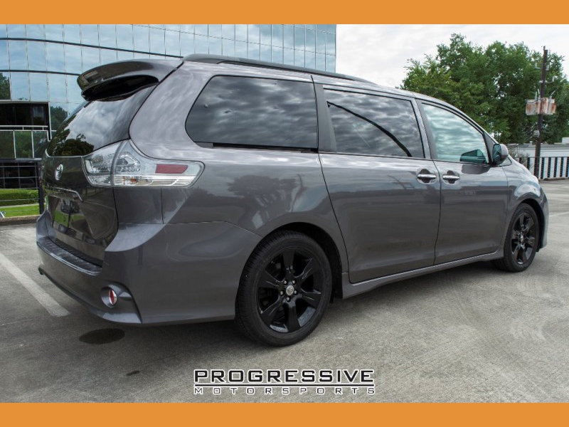 Toyota Sienna 2015 price $22,950