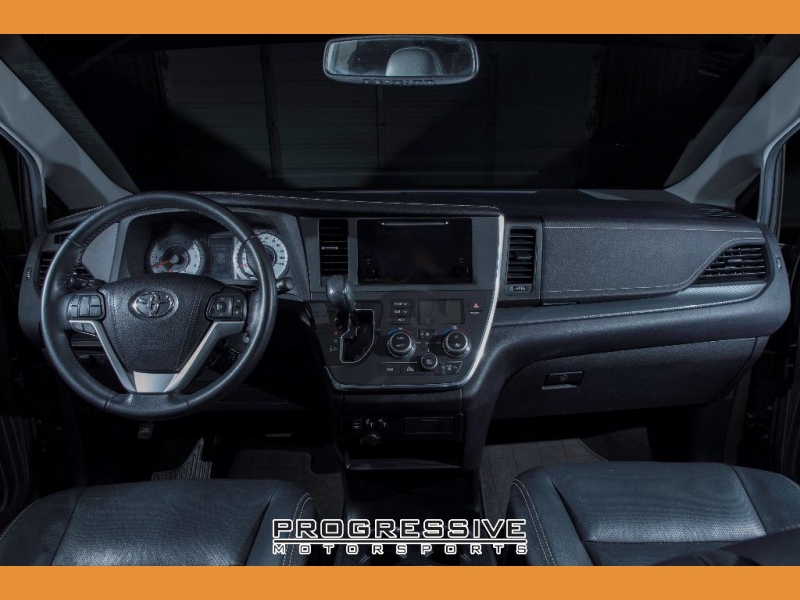 Toyota Sienna 2015 price $14,980