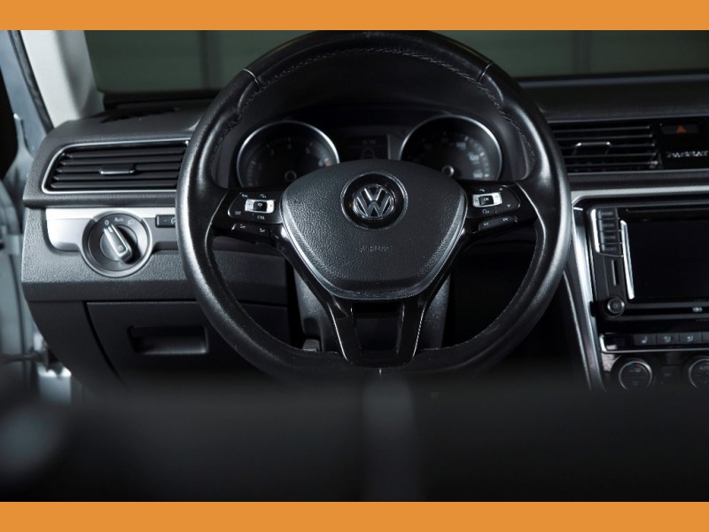 Volkswagen Passat 2018 price $15,980