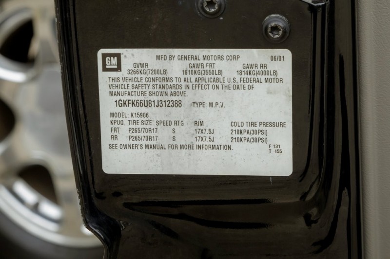 GMC Yukon XL Denali 2001 price $3,990