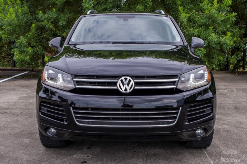 Volkswagen Touareg 2012 price 