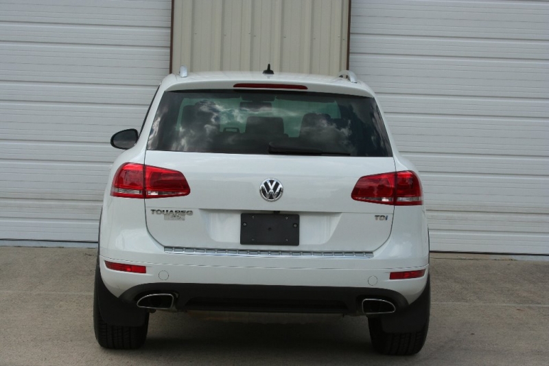 Volkswagen Touareg 2012 price $15,750