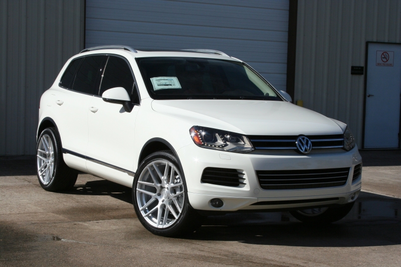 Volkswagen Touareg 2011 price $15,850
