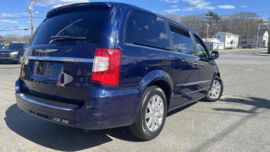 Chrysler Town & Country 2014 price $6,950