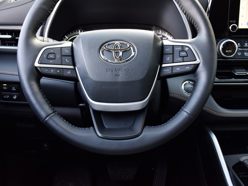 Toyota Highlander 2023 price $61,995