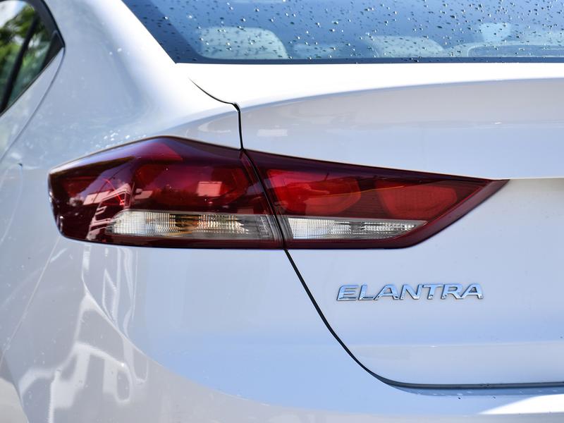 Hyundai Elantra 2018 price $18,999