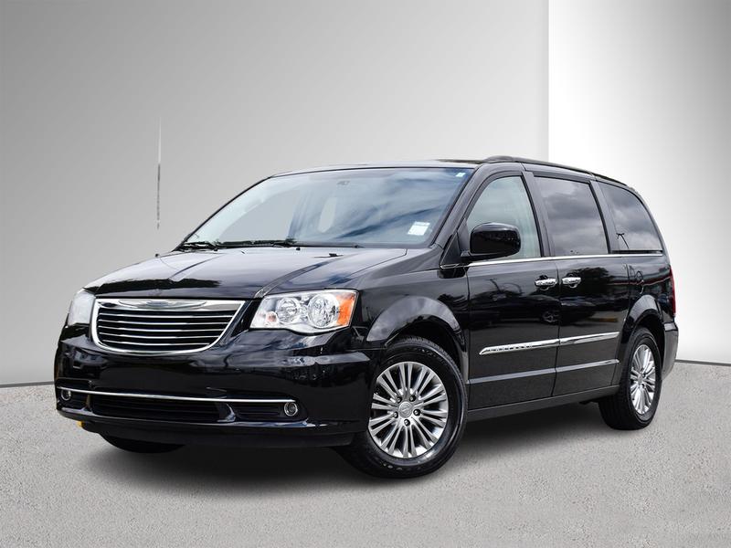 Chrysler Town & Country 2016 price $19,995