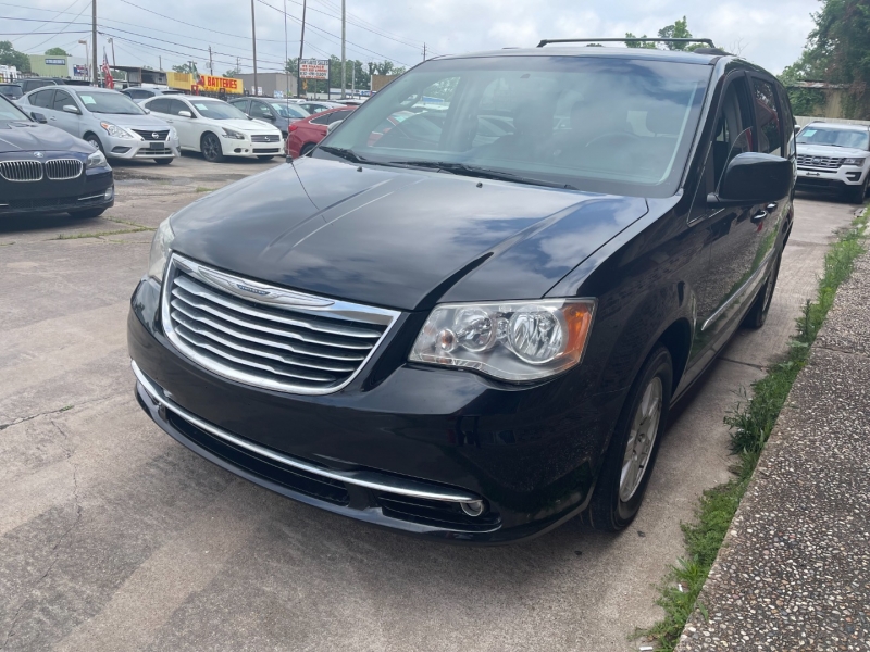 Chrysler Town & Country 2012 price $7,500