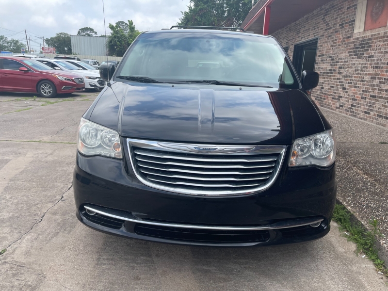 Chrysler Town & Country 2012 price $7,500