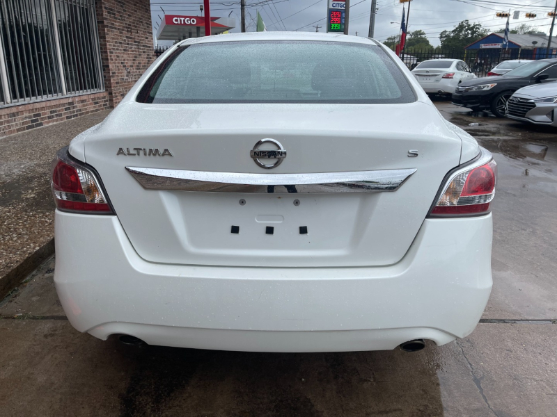 Nissan Altima 2015 price $9,000