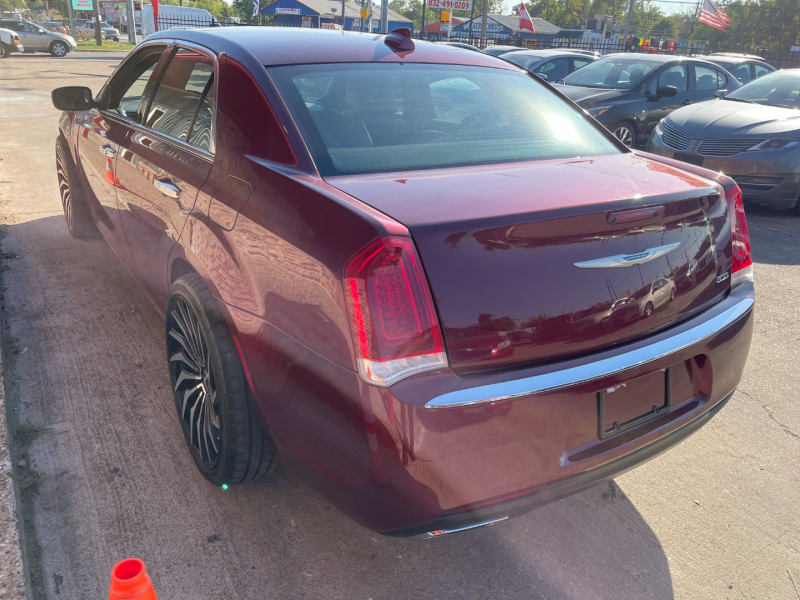 Chrysler 300 2018 price $18,990