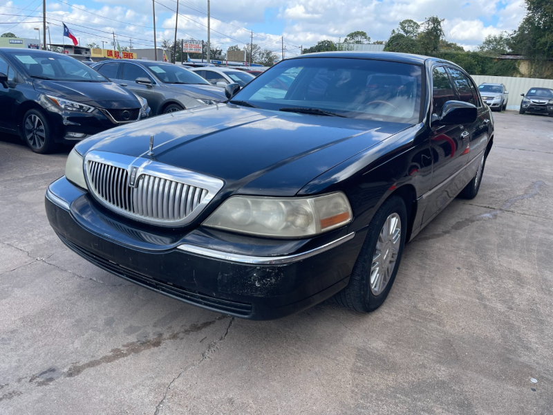 Lincoln Town Car 2010 price $4,000