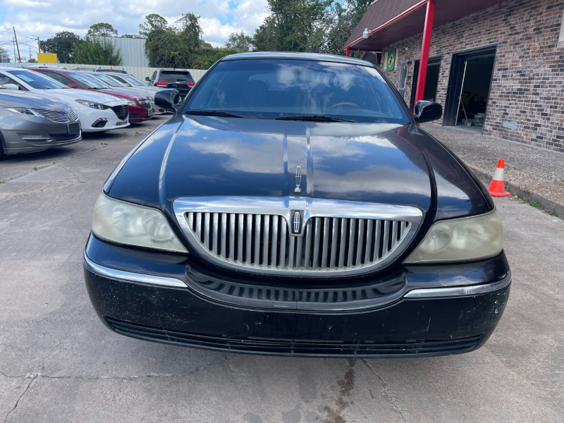 Lincoln Town Car 2010 price $4,500