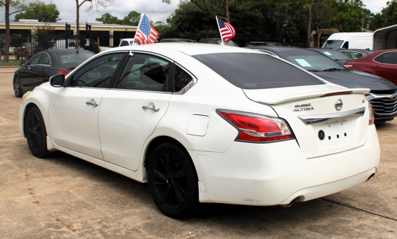 Nissan Altima 2015 price $7,495