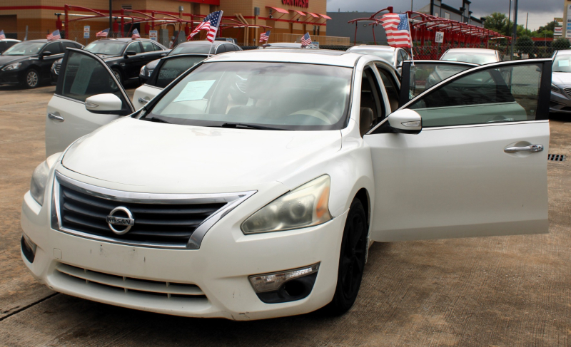 Nissan Altima 2015 price $7,495