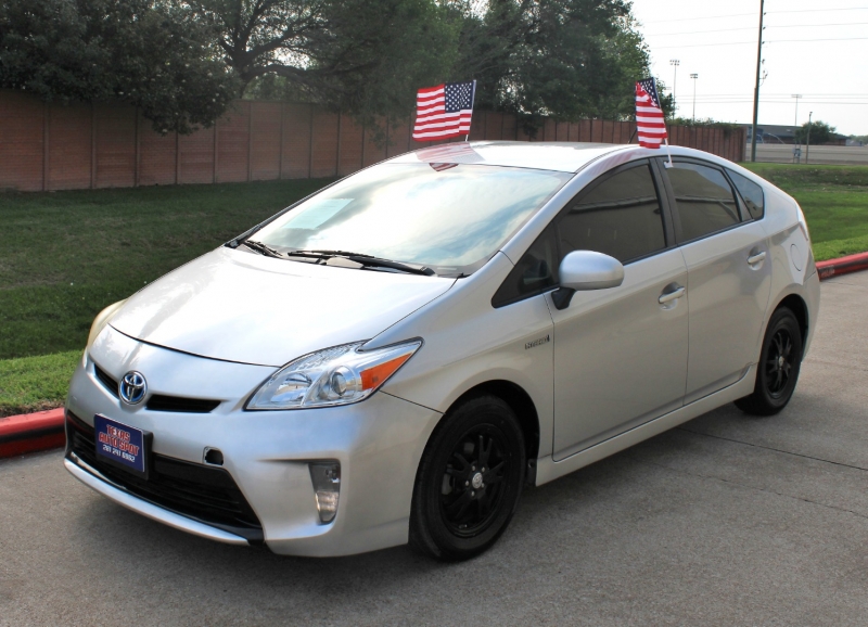 Toyota Prius 2013 price $8,995