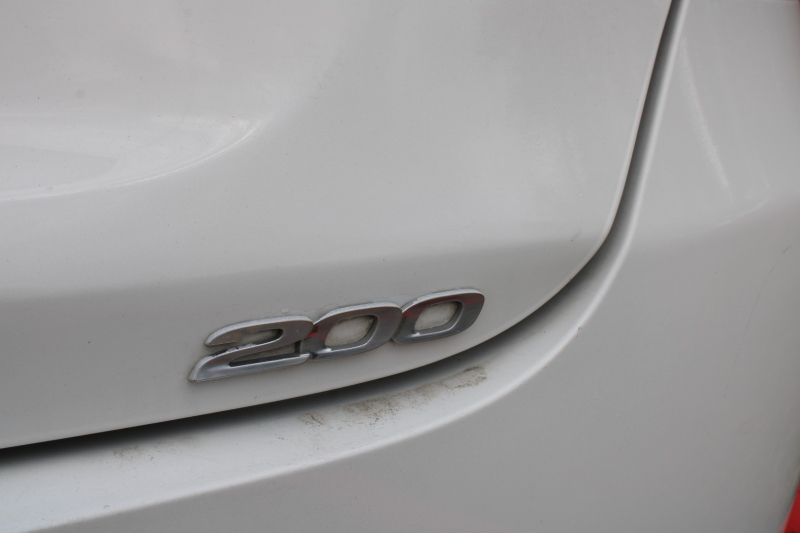 Chrysler 200 2015 price $9,995
