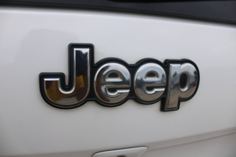Jeep Cherokee 2016 price $9,995