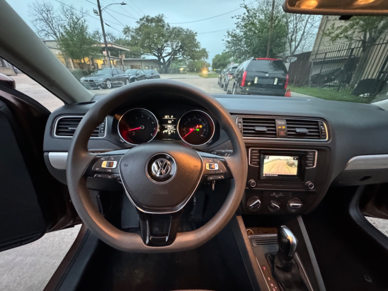 Volkswagen Jetta 2017 price $7,495