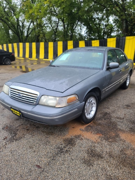 FORD CROWN VICTORIA 1999 price $800