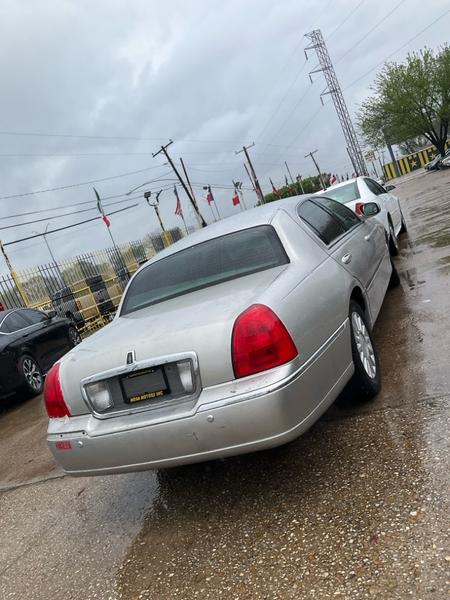 LINCOLN TOWN CAR 2005 price $800